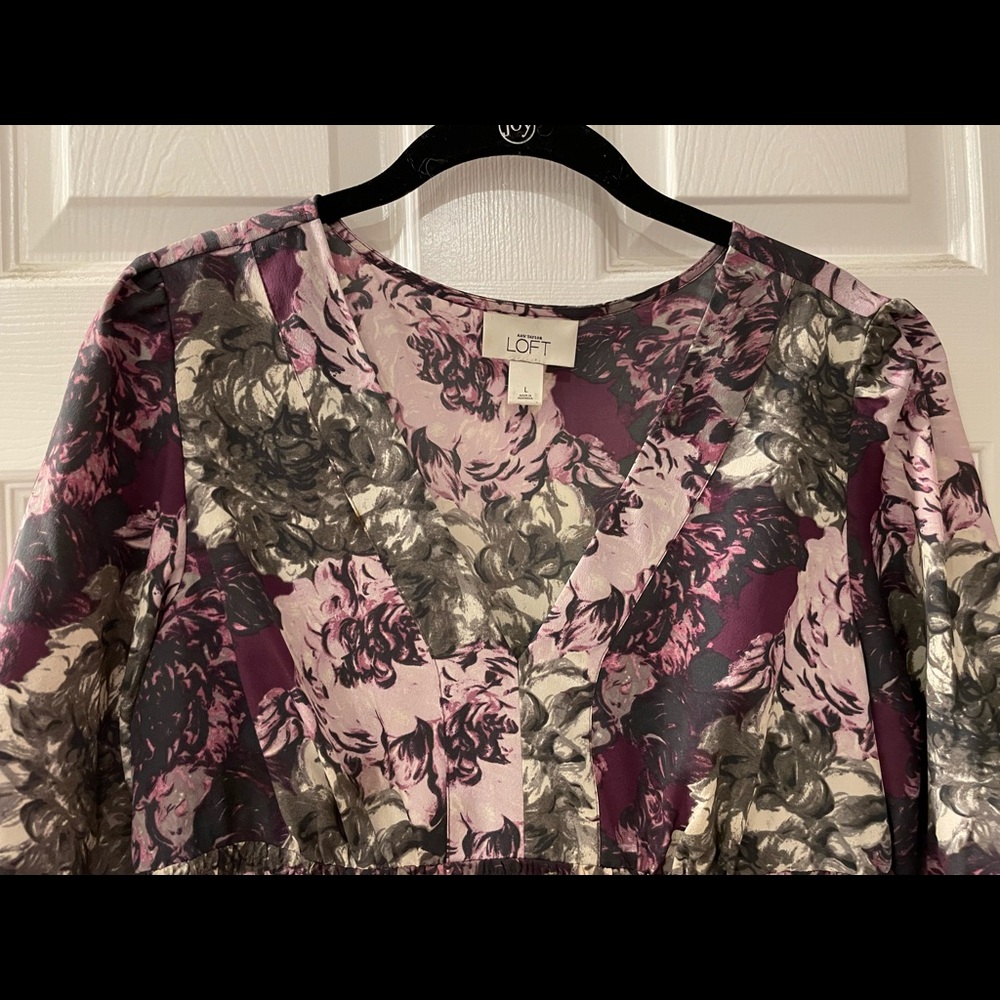 ann taylor Size L Bohemian Babydoll Purple Floral Poly Top Easy Wear/Care Large